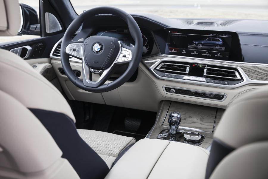 Торпедо BMW X7 xDrive40i Design Pure Excellence (G07) 2019 года  (NA) (фото 31 из 42)